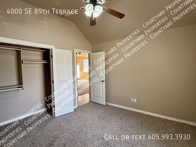 Building Photo - 4000 SE 89th Terrace