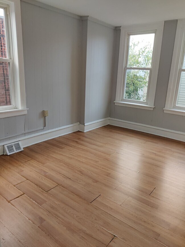 Building Photo - 6026 Delancey St