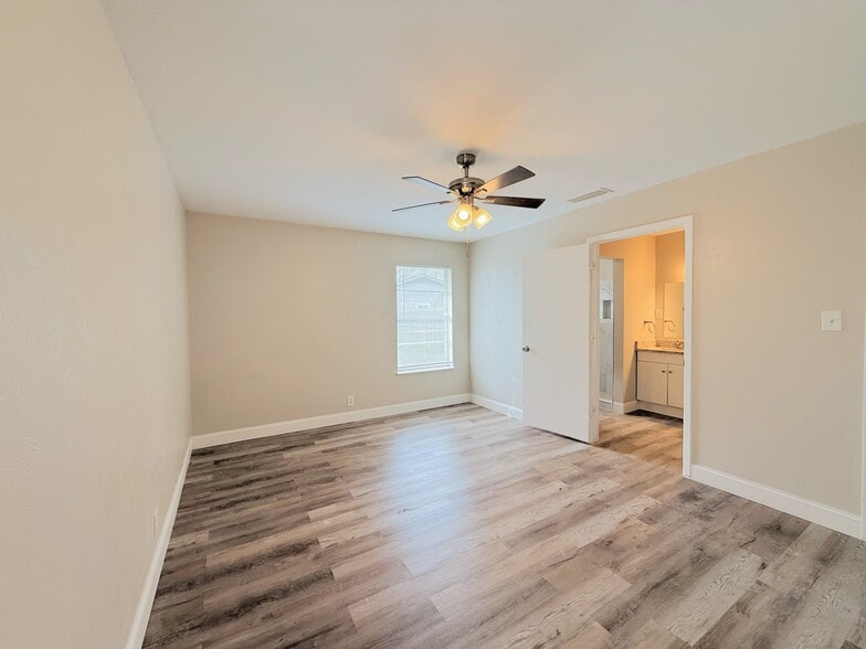 Building Photo - 4075 Old Bonham Rd