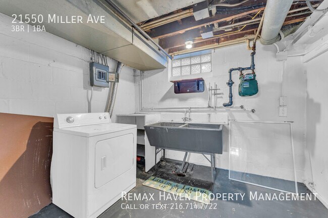 Building Photo - 21550 Miller Ave