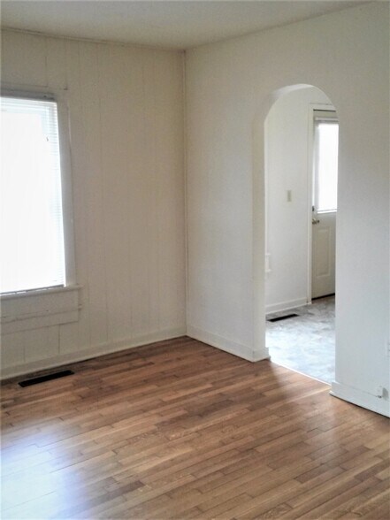 Building Photo - 3702 Hillcrest Dr
