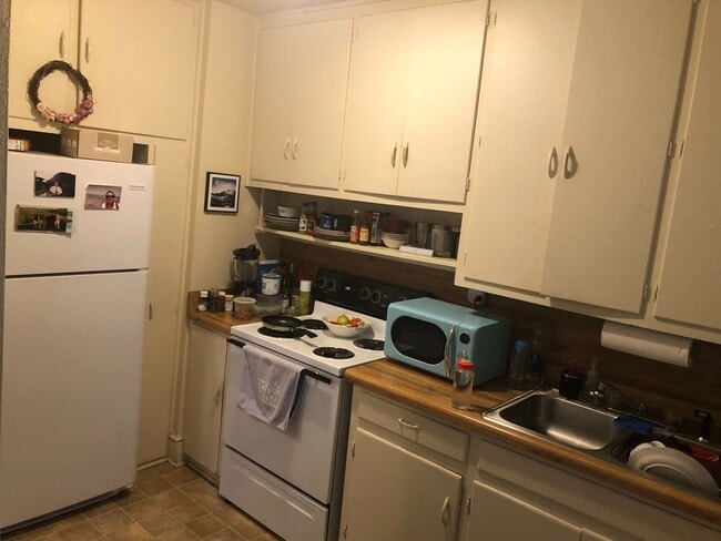 Building Photo - 475 Woodlawn Ave