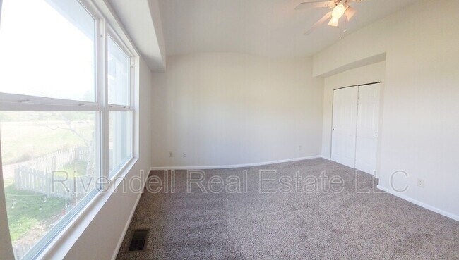 Building Photo - 2044 Oakcrest Cir