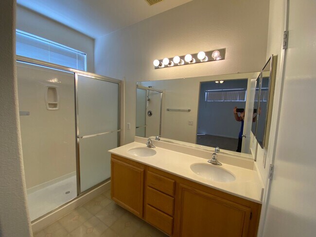 Building Photo - RARE SINGLE STORY IN SUMMERLIN! 3 bed, 2 bath.