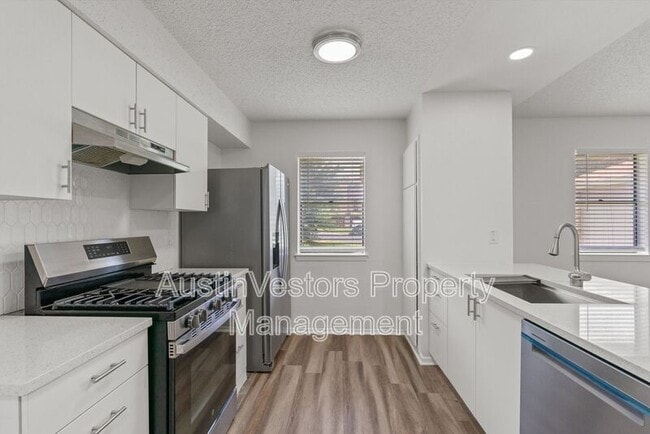 Building Photo - 11411 Walnut Ridge Dr