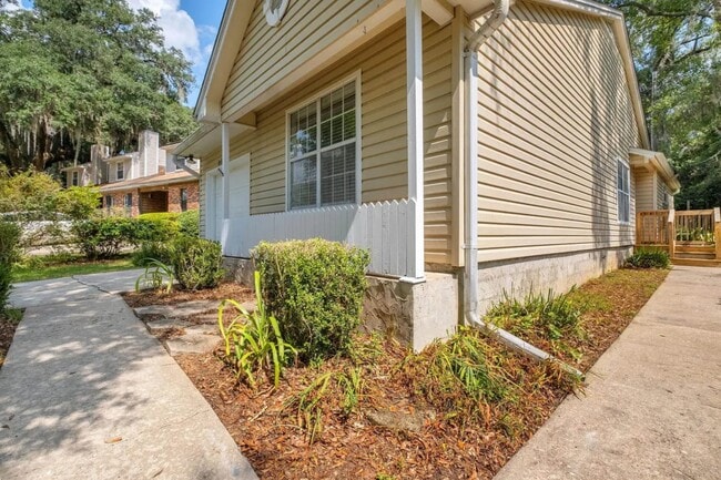 Building Photo - Benchmark Trace