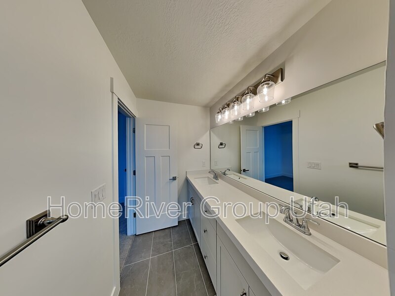 Building Photo - 3461 Peebles Ct