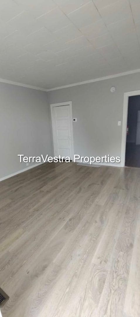 Building Photo - 411 Market St