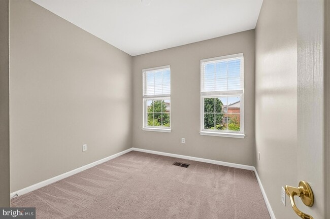 Building Photo - 6805 Oregano Ln