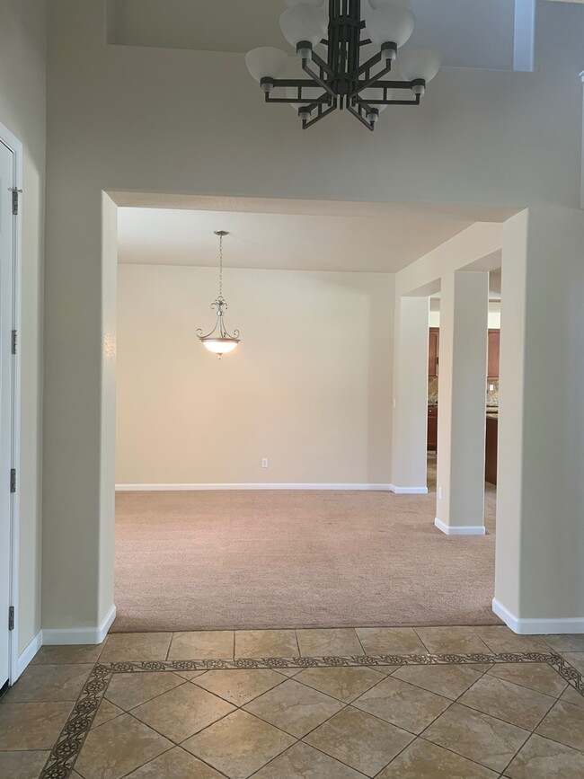 Building Photo - Gorgeous home in Patterson