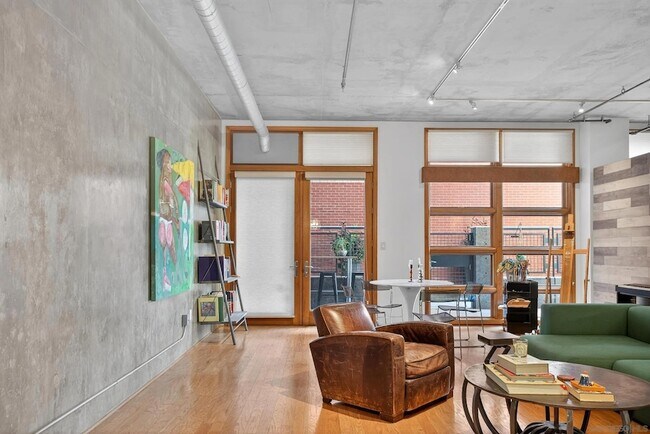 Building Photo - 877 Island Ave