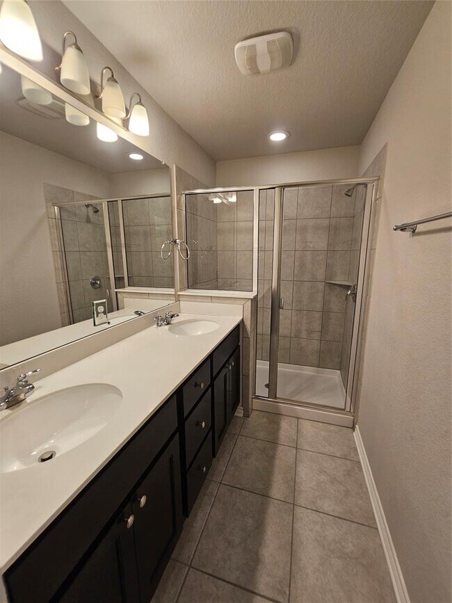 Building Photo - 1721 Artesian Spgs Xing