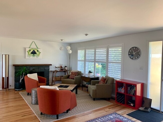 Building Photo - Spacious 4 Bedroom Magnolia Home Available June 12th