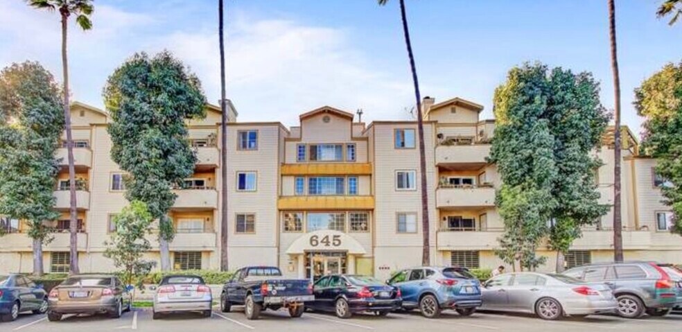 Chestnut Villas Condos - 645 Chestnut Ave
