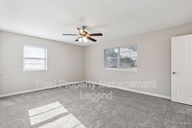 Building Photo - 7009 Corona Dr