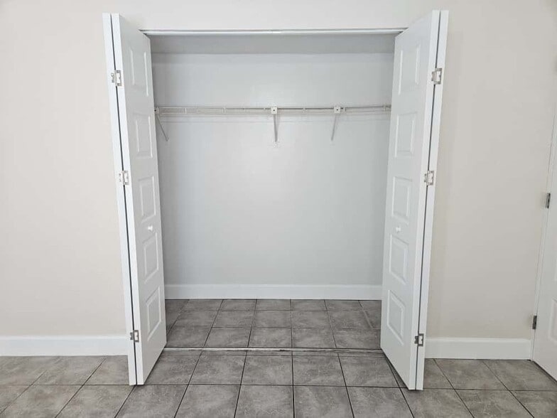 Building Photo - 4414 N Clark Ave