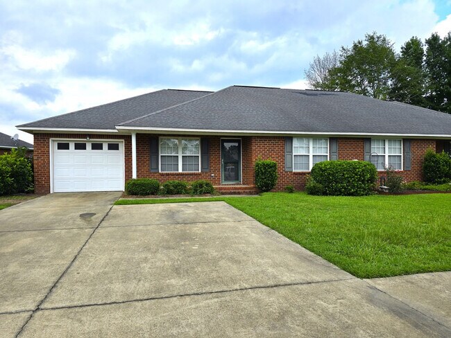 Building Photo - 3563 Beacon Dr