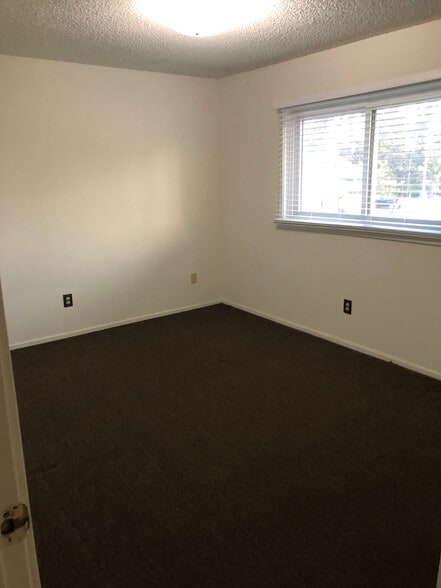 Building Photo - 1006 W Calle del Sol