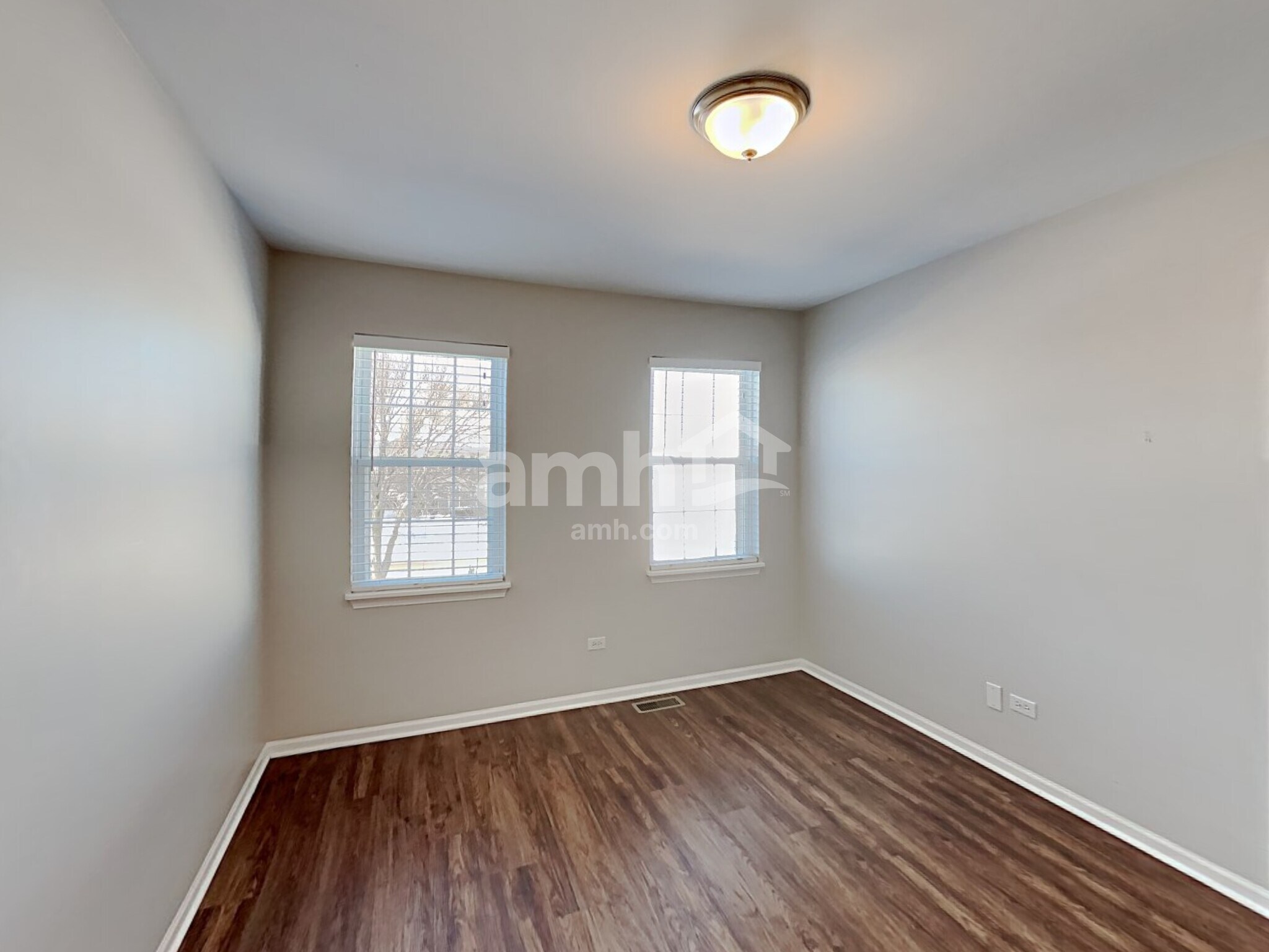 Building Photo - 1712 Tall Oaks Dr