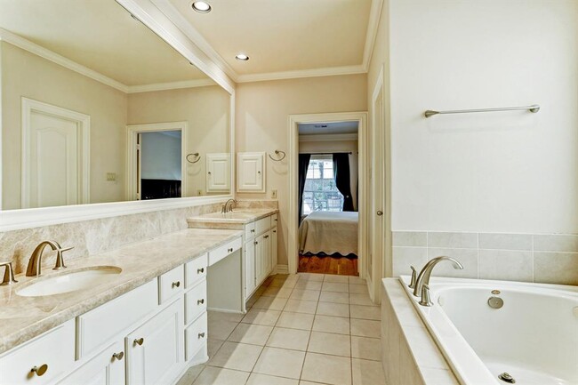 Building Photo - 14203 Cloud Cliff Ln