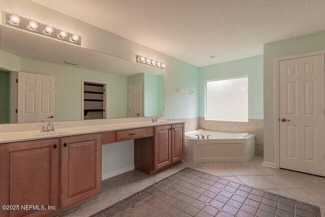 Building Photo - 608 Spruce Creek Rd