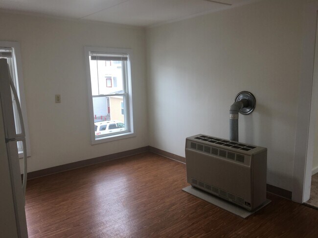 Building Photo - 82 3rd St