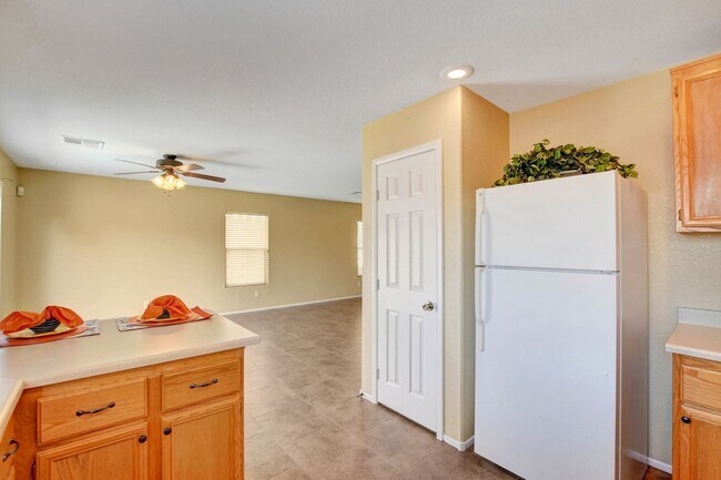 Building Photo - 4 Bedroom with Pool in Centennial Hills
