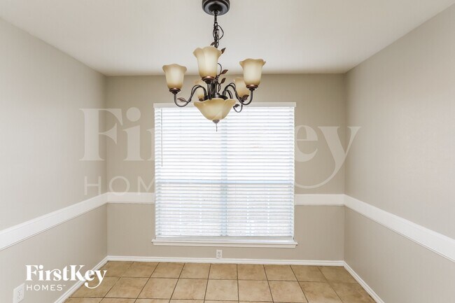 Building Photo - 312 Pin Oak Ln