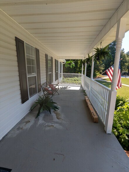 Building Photo - 60 Riverside Pky