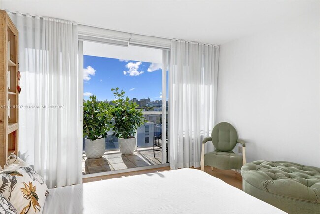 Building Photo - 1800 Sunset Harbour Dr