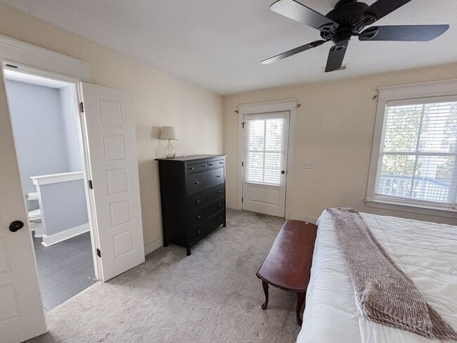 Building Photo - 1051 Phillips Park Dr