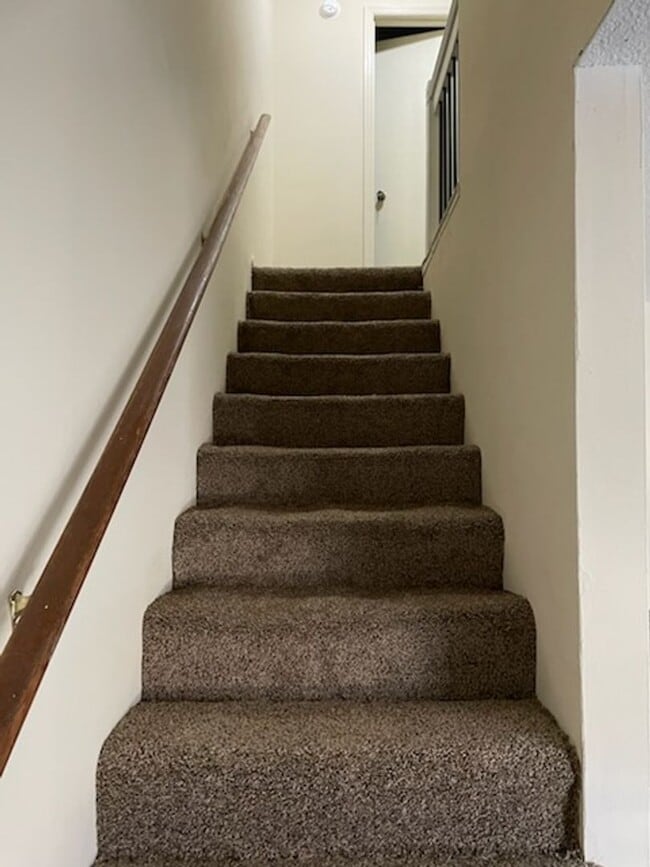 Building Photo - HAMILTON CIRCLE 1154-1156