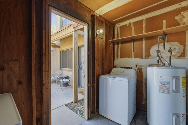 Building Photo - 1017 E Redfield Rd