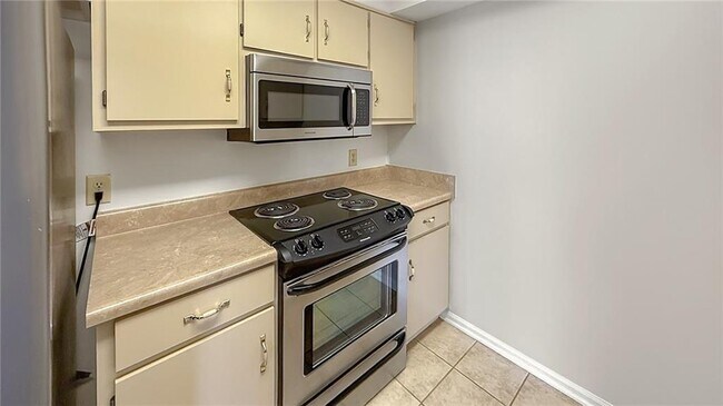 Building Photo - 475 Mount Vernon Hwy NE