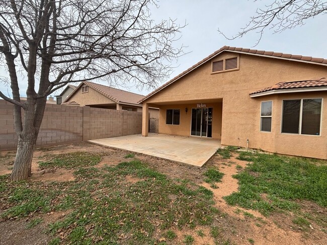Building Photo - 5558 Wilder Dr