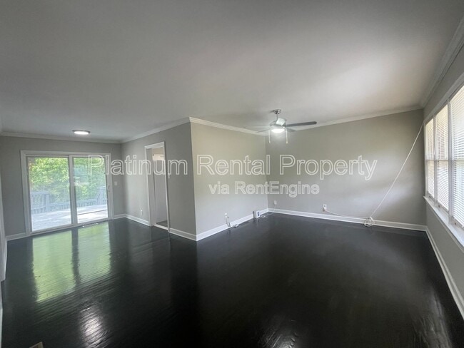 Building Photo - 3485 Maplehurst Dr