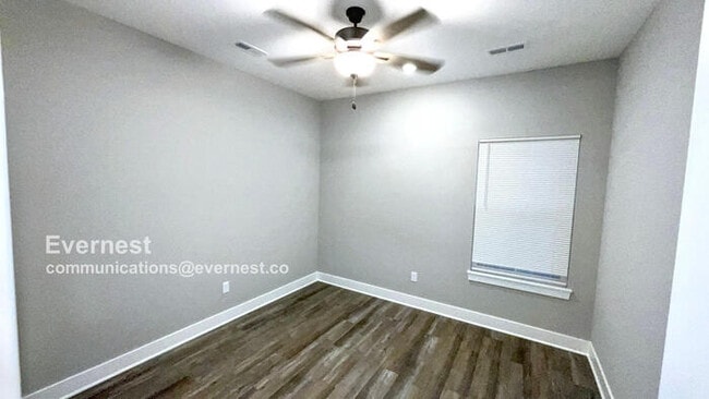 Building Photo - Charming 3-Bedroom Home with Modern Comfor...