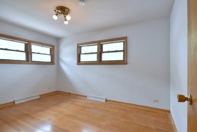 Building Photo - 8006 W Courtland Ave