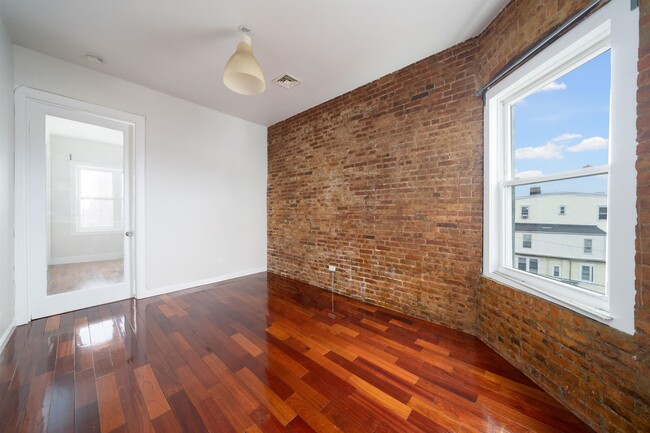 Building Photo - 386 Bergen Ave