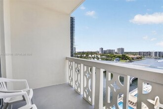 Building Photo - 1817 S Ocean Dr
