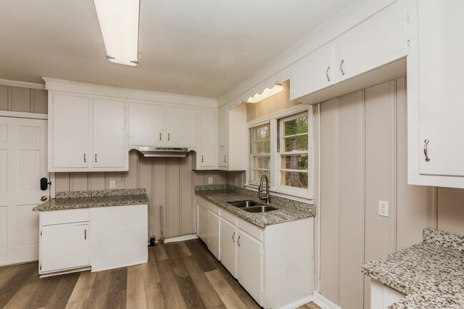 Building Photo - 3644 Meadow Ln