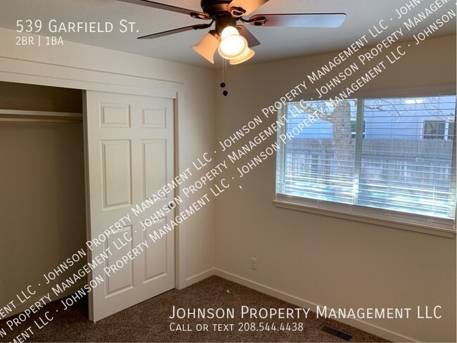 Building Photo - 539 Garfield St