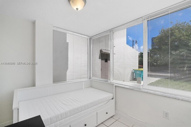 Building Photo - 250 180th Dr