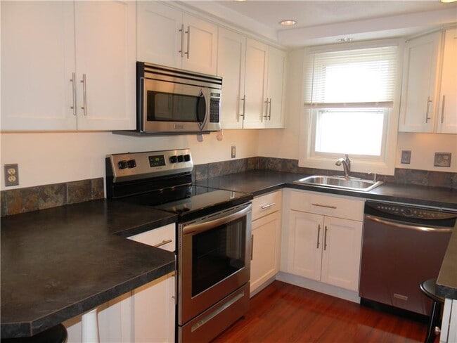 Building Photo - 152 Elmgrove Ave