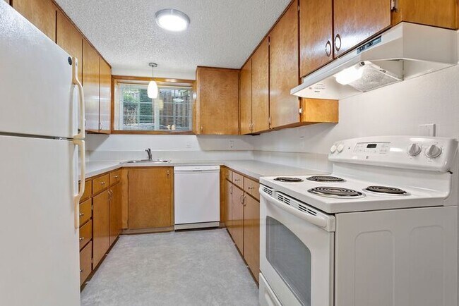 Primary Photo - Spacious 2 bed 1bath. $500 VISA GIFTCARD A...