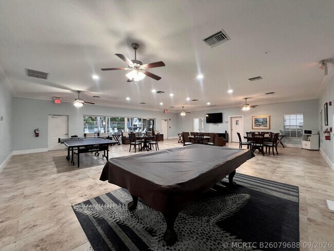Building Photo - 6421 Bay Club Dr