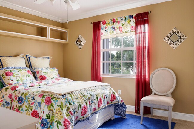 Building Photo - 2070 Chagall Cir