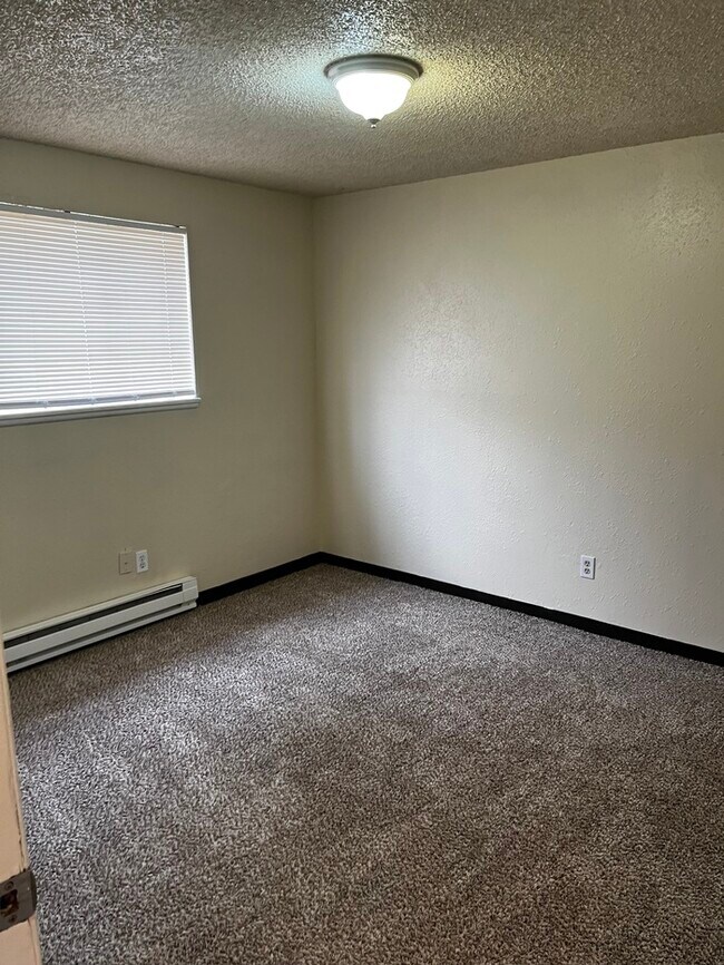 Duplex unit East Nampa near NNU and Downtown! 219 23rd Ave S Nampa ID