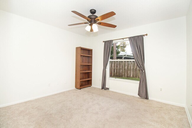 Building Photo - Spacious 4BR Pool Home on Quiet Cul-de-Sac in Wellington