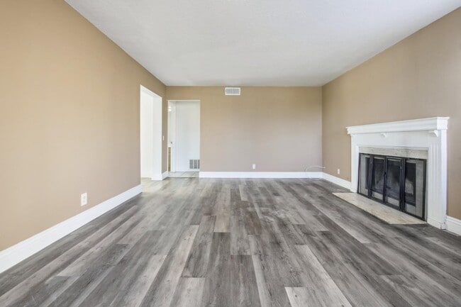 Building Photo - 3283 Braemar Ln